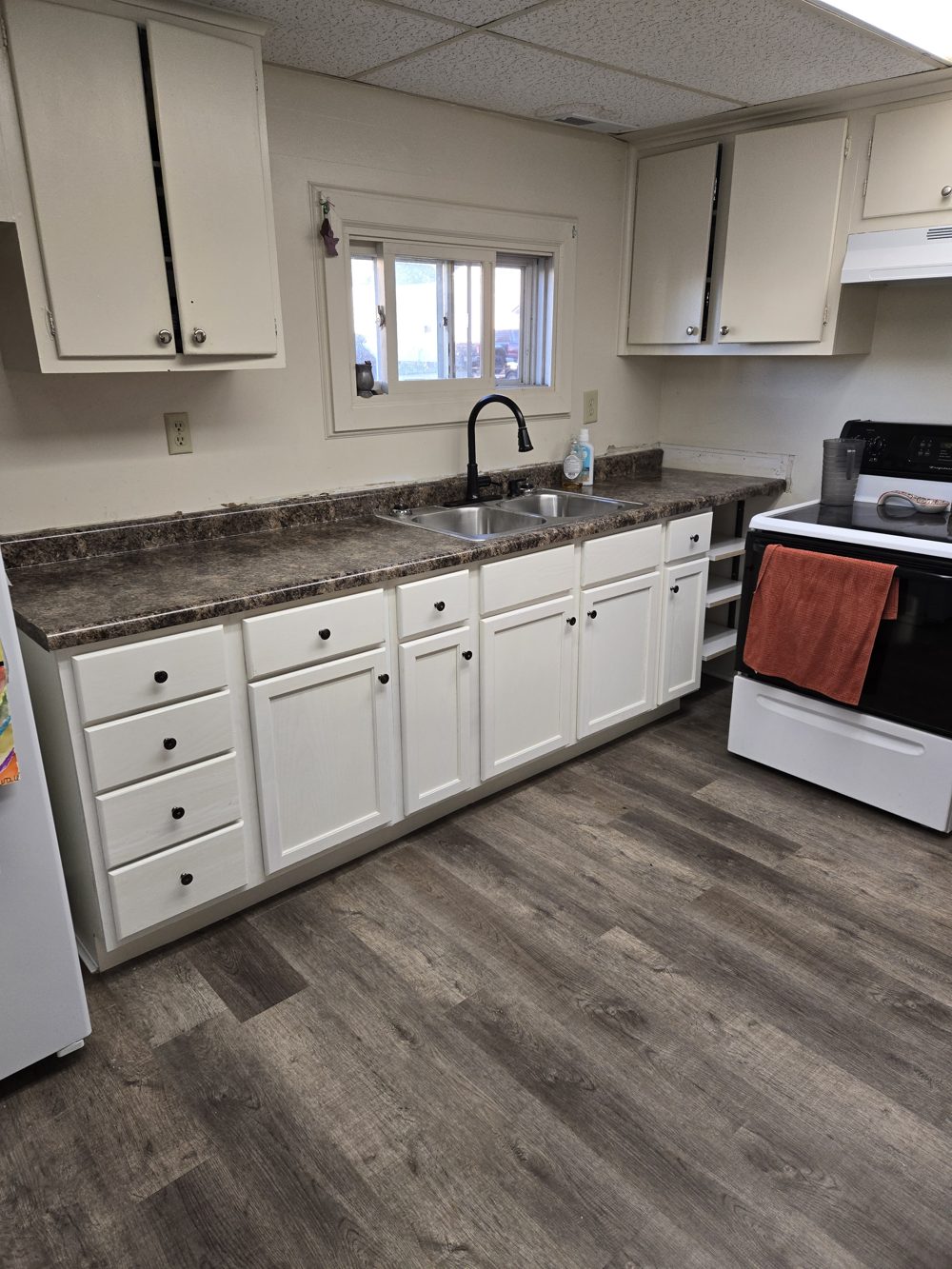 Before: kitchen backsplash